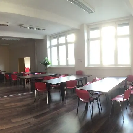 In Хостел *